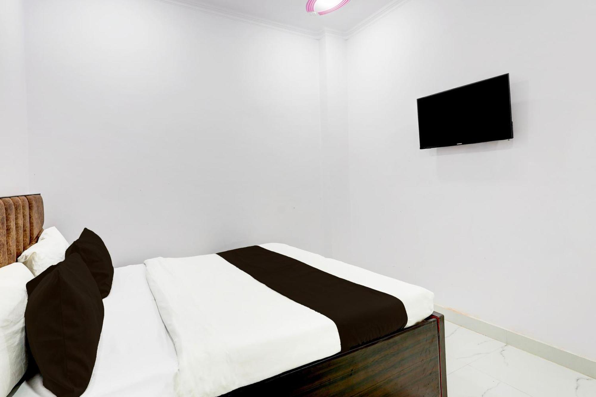 Hotel The Arrow Near Paschim Vihar Delhi  Exterior foto