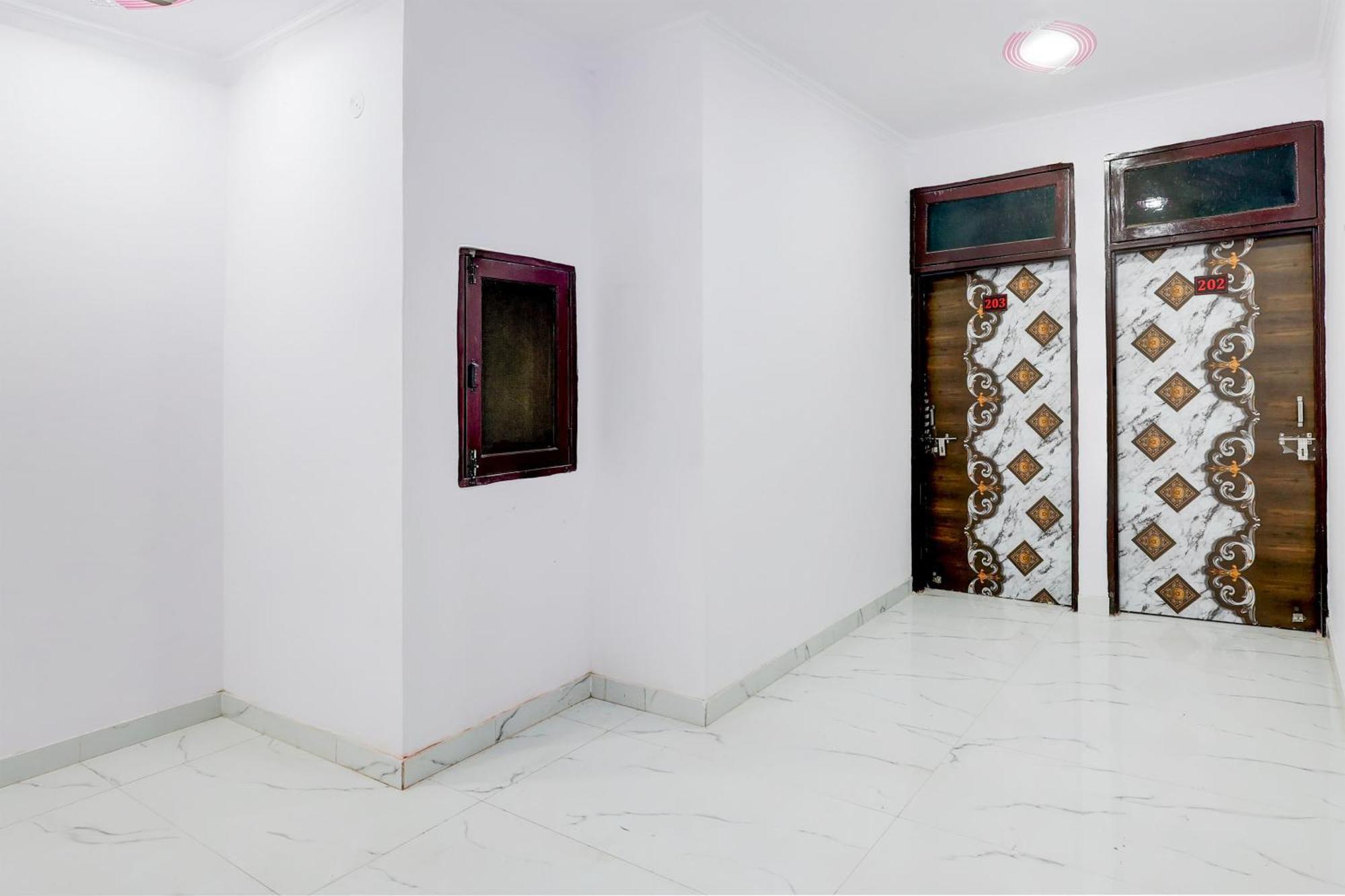 Hotel The Arrow Near Paschim Vihar Delhi  Exterior foto